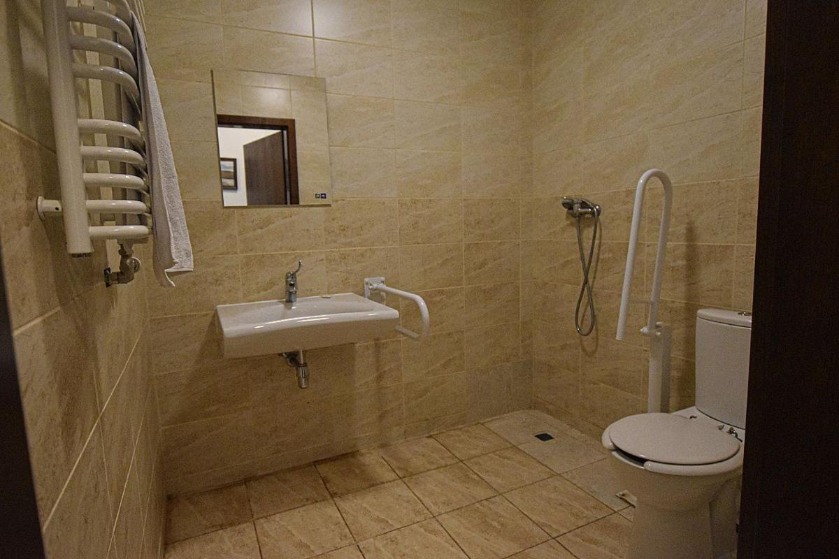 Osrodek Bialy Lew Bed & Breakfast Wojciechow  ภายนอก รูปภาพ